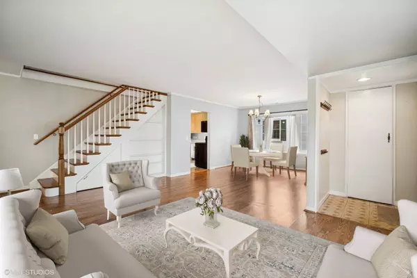 1712 Maple AVE, Northbrook, IL 60062