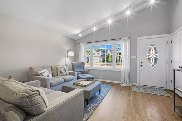 1721 Elm AVE, Northbrook, IL 60062