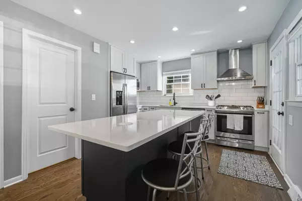 1721 Elm AVE, Northbrook, IL 60062