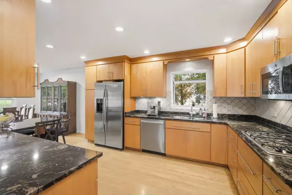 1823 Milton AVE, Northbrook, IL 60062