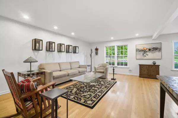 1823 Milton AVE, Northbrook, IL 60062