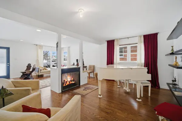 1041 Cedar LN, Northbrook, IL 60062