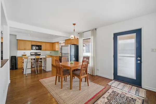 1041 Cedar LN, Northbrook, IL 60062