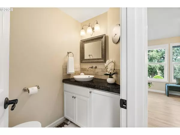 2965 W 19TH AVE, Eugene, OR 97405