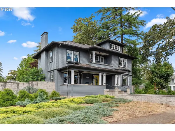 211 S 3RD ST, Cottage Grove, OR 97424