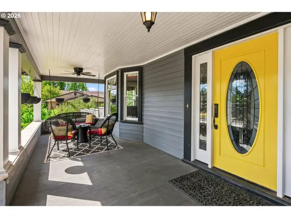 211 S 3RD ST, Cottage Grove, OR 97424