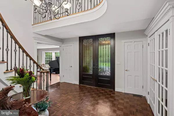 21 ROBIN RD, Moorestown, NJ 08057