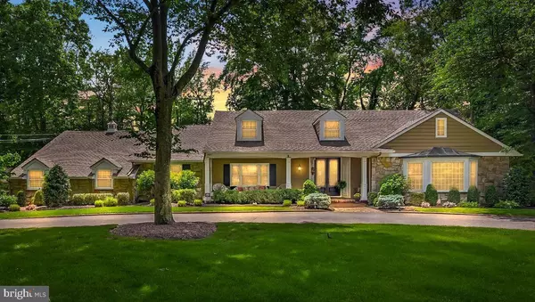 21 ROBIN RD, Moorestown, NJ 08057