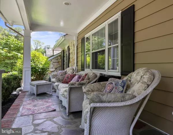 21 ROBIN RD, Moorestown, NJ 08057