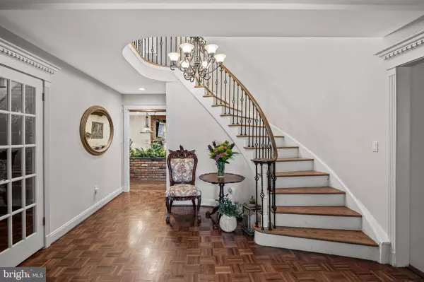 21 ROBIN RD, Moorestown, NJ 08057