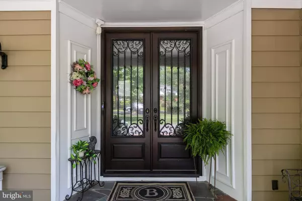 21 ROBIN RD, Moorestown, NJ 08057