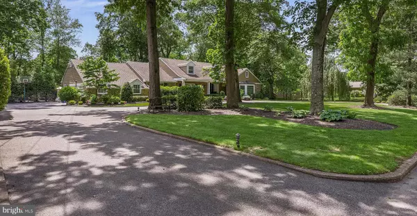 21 ROBIN RD, Moorestown, NJ 08057