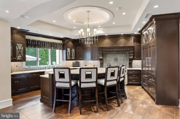 4 SOUTHWOOD DR, Cherry Hill, NJ 08003