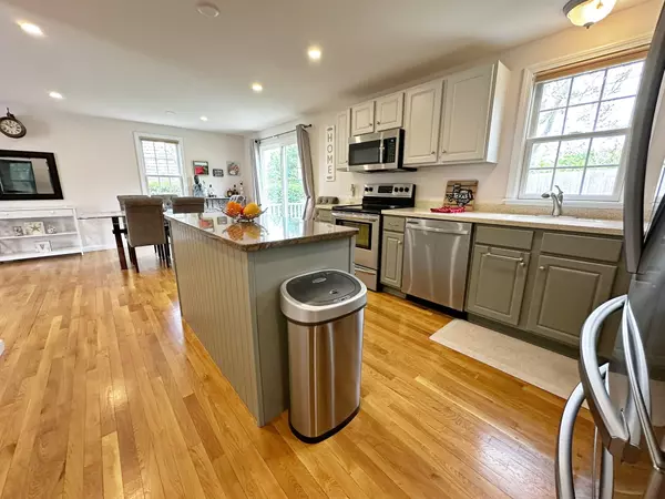 Cape-Cod-Condo-Kitchen-2a