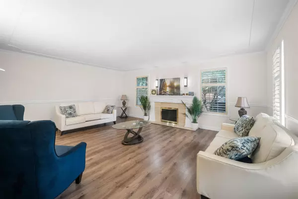 13866 56 AVE, Surrey, BC V3X 2Z8