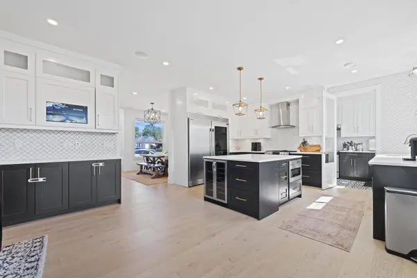 16466 103 AVE, Surrey, BC V4N 1Y6