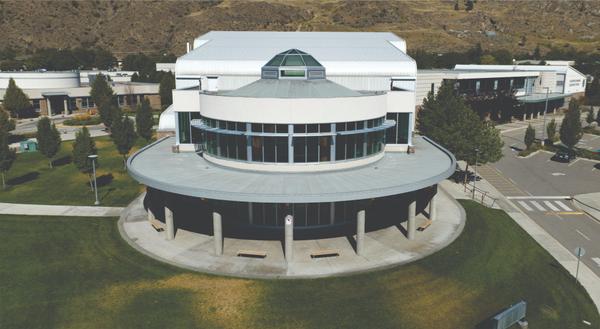 Living in Oliver, BC: Small Town Ease, Big-Time Lifestyle,Jeffrey Sefton