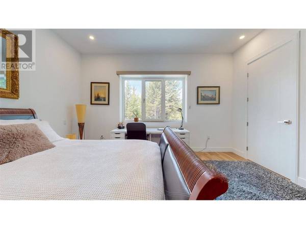 1324 Timberwolf Trail Road, Bridesville, BC V0H1Y0