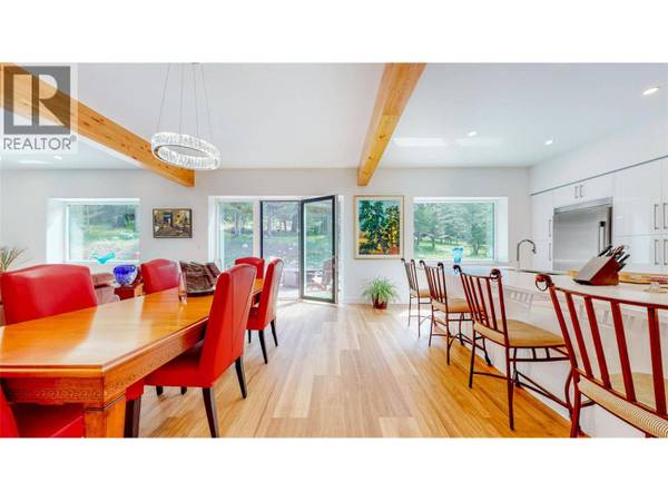 1324 Timberwolf Trail Road, Bridesville, BC V0H1Y0