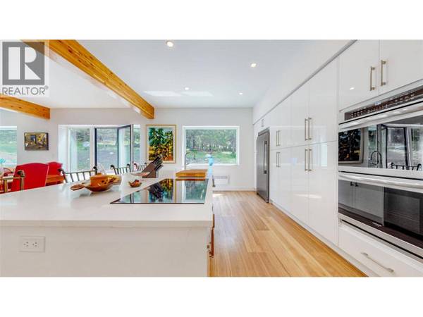 1324 Timberwolf Trail Road, Bridesville, BC V0H1Y0