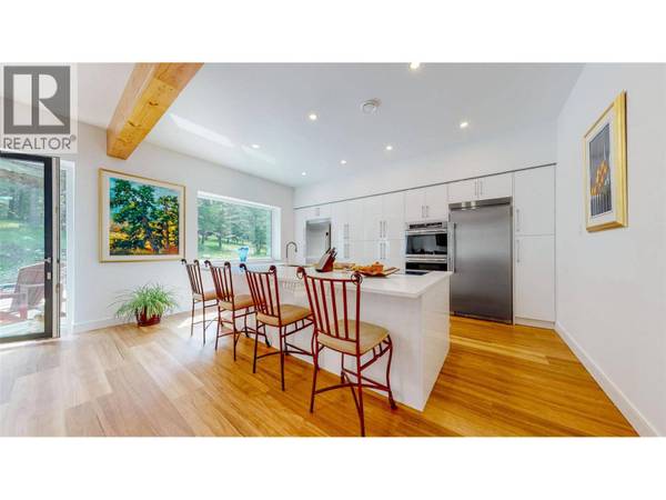 1324 Timberwolf Trail Road, Bridesville, BC V0H1Y0