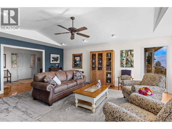 5990 Victoria Street, Peachland, BC V0H2E9