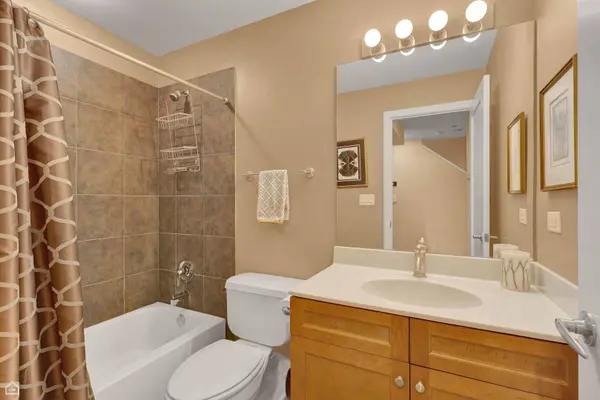 2862 N Paulina Street #8, Chicago, IL 60657