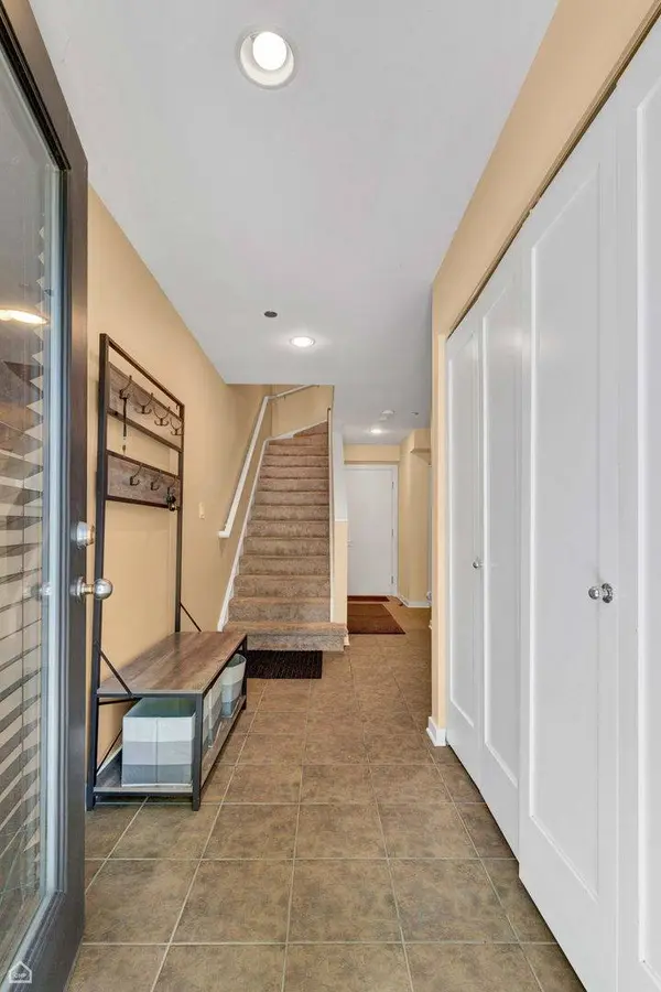 2862 N Paulina Street #8, Chicago, IL 60657