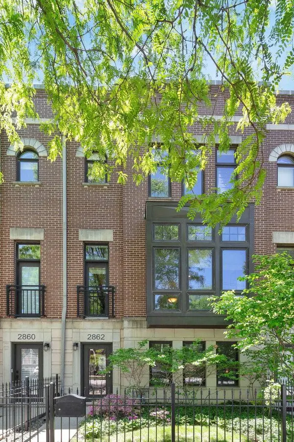 2862 N Paulina Street #8, Chicago, IL 60657