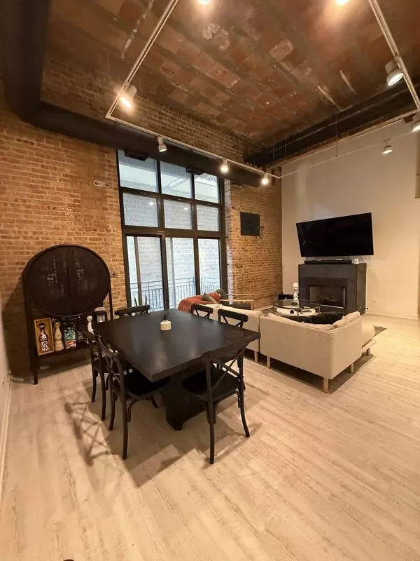 222 S Racine Avenue #207, Chicago, IL 60607