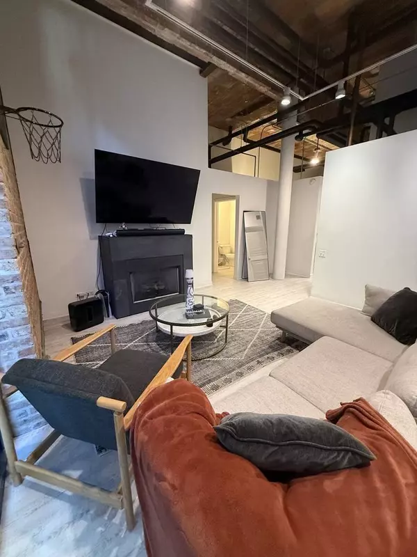 222 S Racine Avenue #207, Chicago, IL 60607