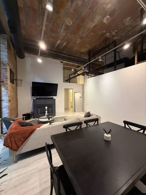 222 S Racine Avenue #207, Chicago, IL 60607