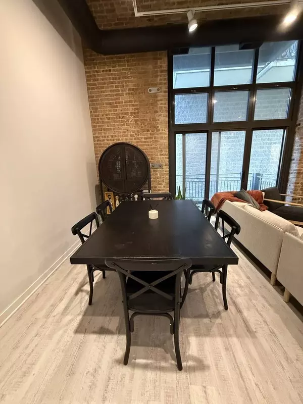 222 S Racine Avenue #207, Chicago, IL 60607