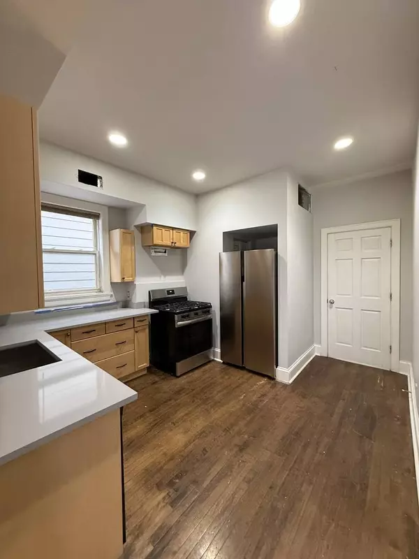 3252 W Crystal Street #2, Chicago, IL 60651