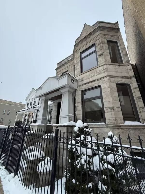 3252 W Crystal Street #2, Chicago, IL 60651