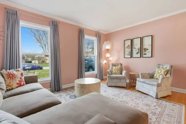 609 N Hamlin AVE, Park Ridge, IL 60068