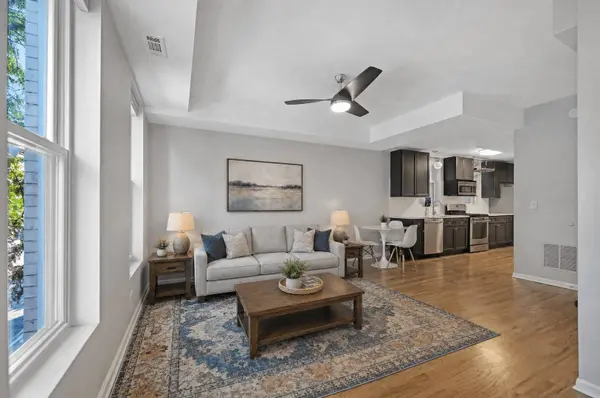 1427 W Superior ST #2F, Chicago, IL 60642