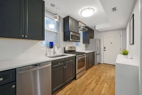 1427 W Superior ST #2F, Chicago, IL 60642