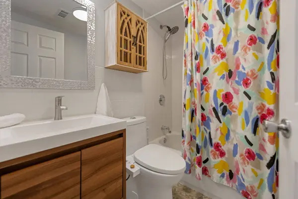 1427 W Superior ST #2F, Chicago, IL 60642