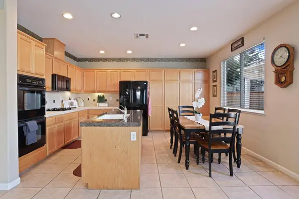 2107 Golden Leaf LN, Tracy, CA 95377