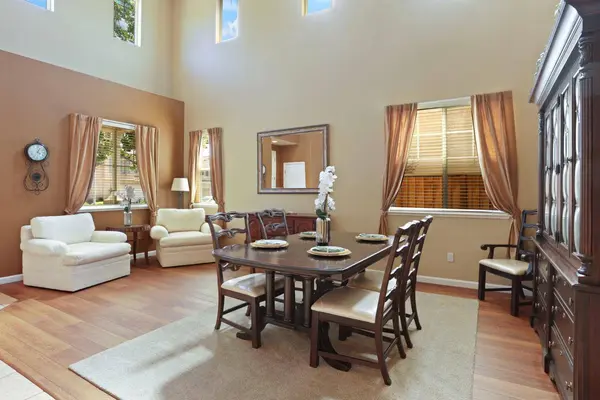 2107 Golden Leaf LN, Tracy, CA 95377