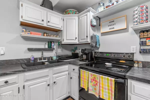 6907 Ethan Allen WAY, Louisville, KY 40272