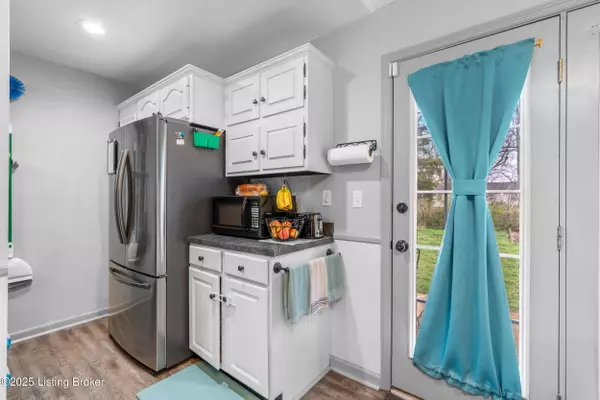 6907 Ethan Allen WAY, Louisville, KY 40272