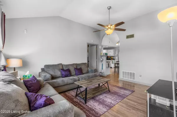 6907 Ethan Allen WAY, Louisville, KY 40272