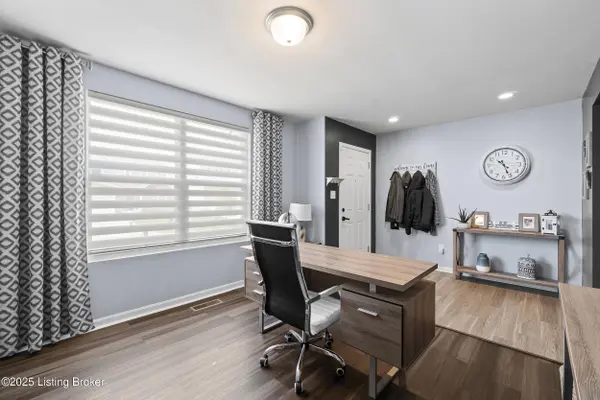 11800 Beacon Ct, Louisville, KY 40299