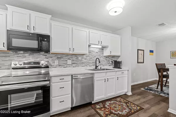 10405 Trotters Pointe Dr #APT 102, Louisville, KY 40241