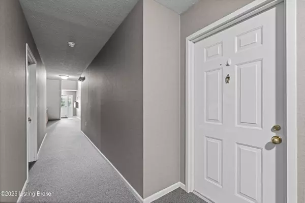 10405 Trotters Pointe Dr #APT 102, Louisville, KY 40241