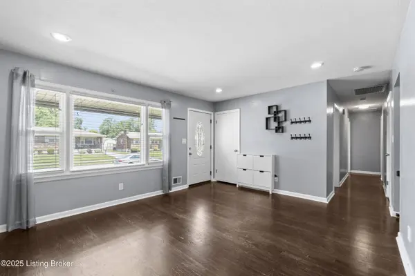 10111 Normie Ln, Louisville, KY 40229