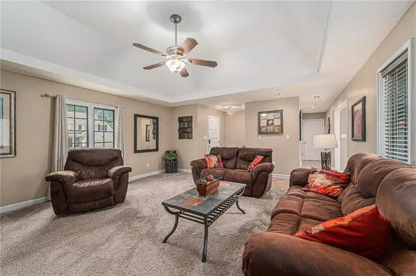 807 NW Bent Tree DR, Lee's Summit, MO 64081