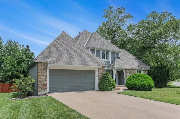 807 NW Bent Tree DR, Lee's Summit, MO 64081